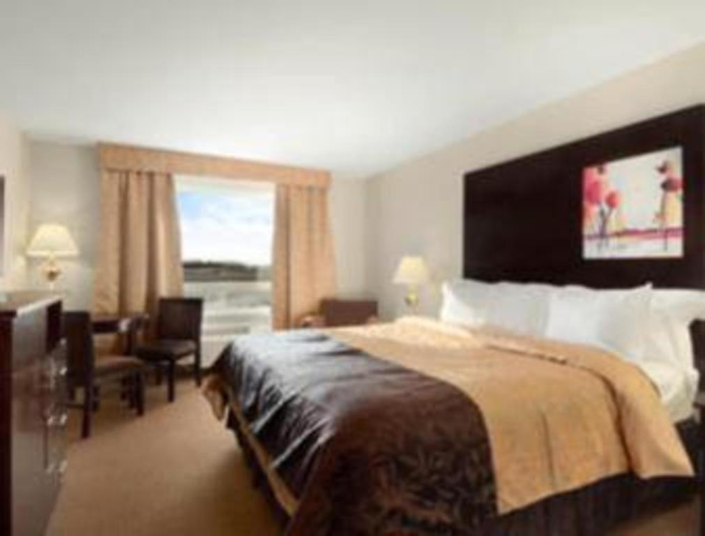 Super 8 By Wyndham Innisfail Екстериор снимка