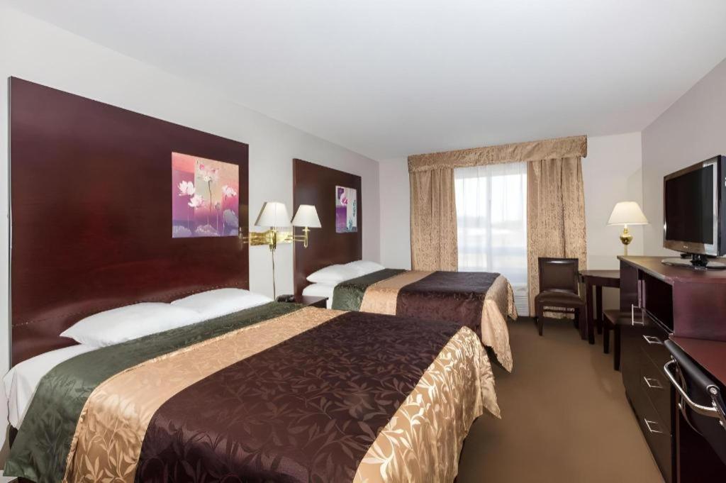 Super 8 By Wyndham Innisfail Екстериор снимка