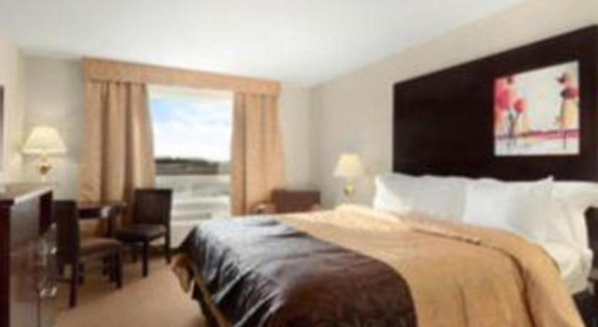 Super 8 By Wyndham Innisfail Екстериор снимка